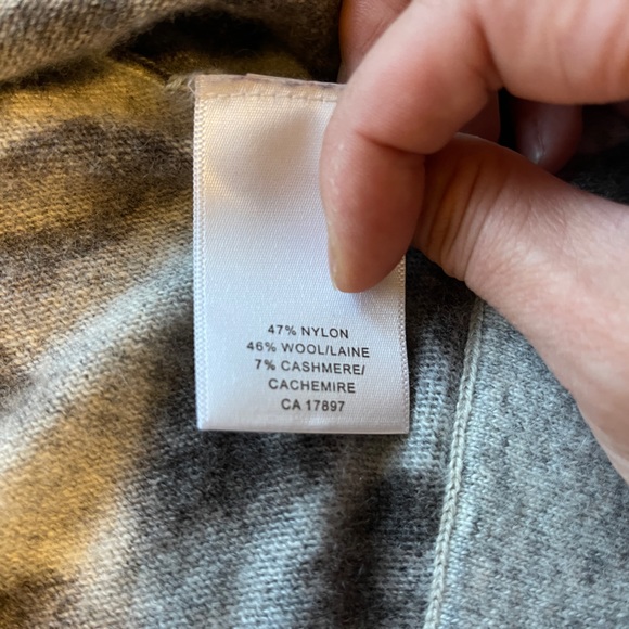 Banana Republic small sweater - Picture 4 of 7